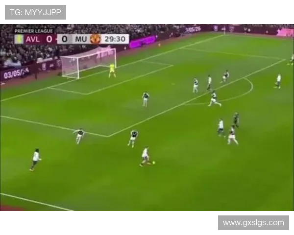 乌加特长传失误直接出底线引热